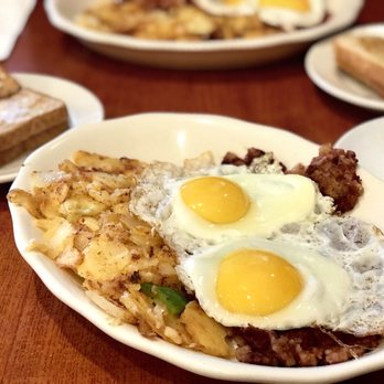 Gus' American Grill - Two eggs, sunny side up, with corned beef hash - American Near Me - Brooklyn, New York
