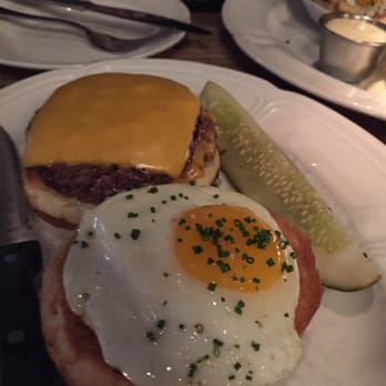 Au Cheval - Single cheeseburger with a fried egg - Bars Near Me - Chicago, Illinois