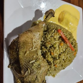 Los Incas - Arrow con Pollo.  Rice cooked with chicken in cilantro sauce, served with onion salsa. Served with salsa criolla. - Peruvian Near Me - O'Fallon, Missouri