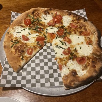 Drift Inn - Margarita pizza - New American Near Me - Yachats, Oregon