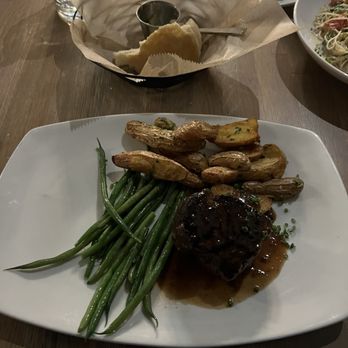 Napa on Providence - Filet mignon, green beans, fingerling potatoes dinner entree. - New American Near Me - Charlotte, North Carolina Napa on Providence - Filet mignon, green beans, fingerling potatoes dinner entree. - New American Near Me - Charlotte, North Carolina