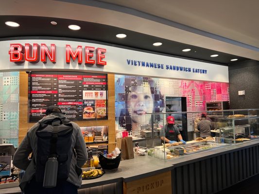 Bun Mee by null