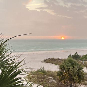 Siesta Key Beach - Beach at sunset after rain - Beaches Near Me - Sarasota, Florida Siesta Key Beach - Beach at sunset after rain - Beaches Near Me - Sarasota, Florida