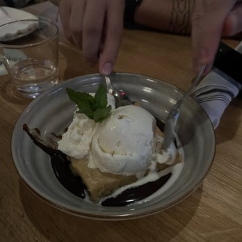 Moxies - White chocolate brownie - Lounges Near Me - Miami, Florida