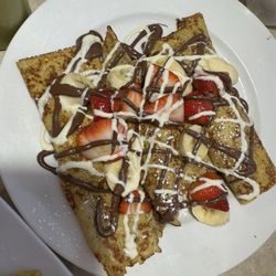 Bloomingdale Cafe Breakfast & Lunch - Nutella strawberry  crepes