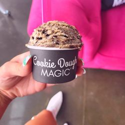 Cookie Dough Magic - Cookies and Cream Cookie Dough!