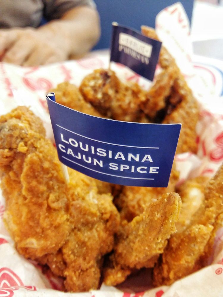 BUFFALO’S WINGS N THINGS Updated September 2024 14 Photos AlabangZapote Road, Las Piñas