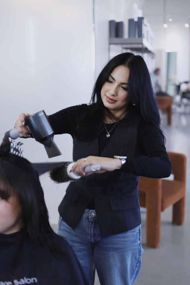 Hair by Mayra Logo