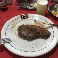 Churrascaria Baby Búfalo - 炭焼きステーキが次々と出ます。