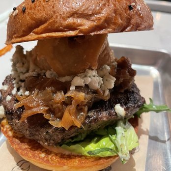 Gordon Ramsay Burger - Salad Near Me - Chicago, Illinois