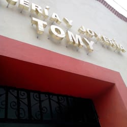 Tomy Relojería y Joyería - Fachada de Tomy. El letrero es nuevo. Antes tenían una lona