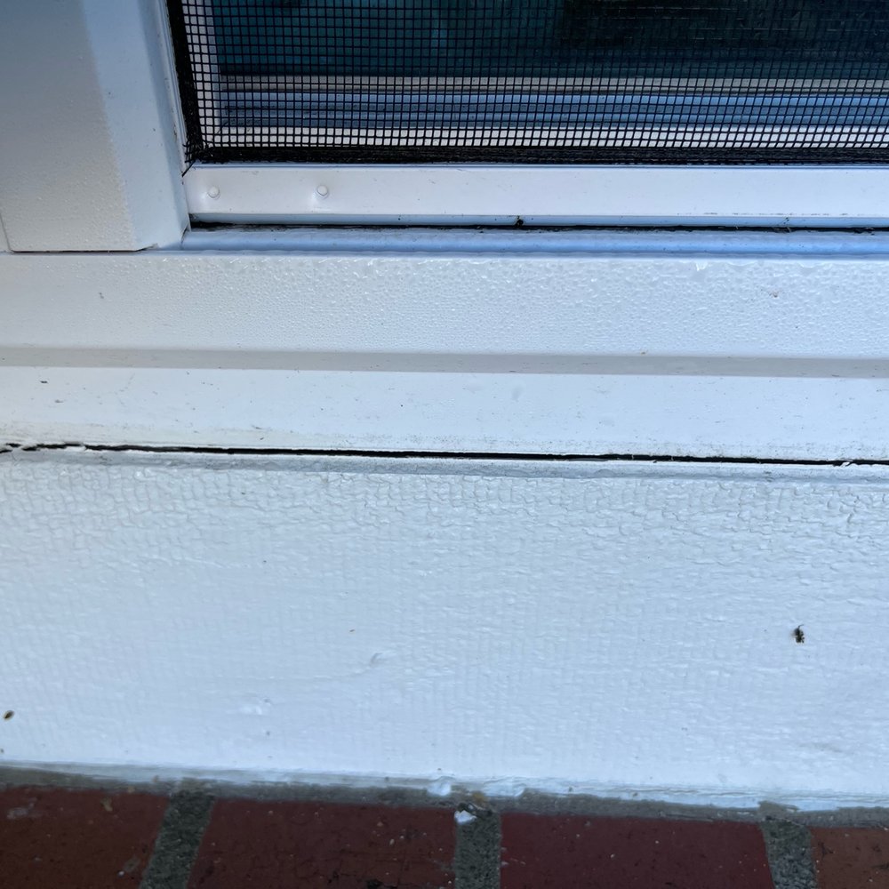 Best Exteriors Construction - Crack in caulking after just 1 year after install - poor quality materials and/or install - Ignores customers instead of fixing - Windows Installation Near Me - Sacramento, California