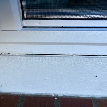 Best Exteriors Construction - Crack in caulking after just 1 year after install - poor quality materials and/or install - Ignores customers instead of fixing - Windows Installation Near Me - Sacramento, California