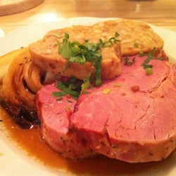K.& K. Hofbeisl - Surbratl mit Semmelknödel und Stöcklkraut für € 10,9; hervorragend und sehr große Portion