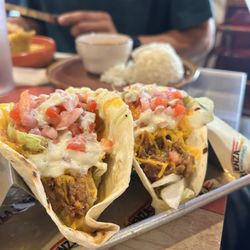 La Vergüenza Puerto Rican Chinchorro - Pulled Pork Tacos / Tacos de Pulled Pork