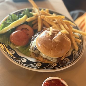 El Tovar Dining Room - Steak burger with onions and bacon - American Near Me - Grand Canyon, Arizona