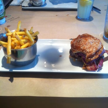 Jack Astor's - Burger Bacon Deluxe & Cheese. [14$] - Canadian (New) Near Me - Laval, Quebec