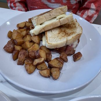 Pink Willow Cafe - Adult grilled cheese - Breakfast & Brunch Near Me - Cottleville, Missouri