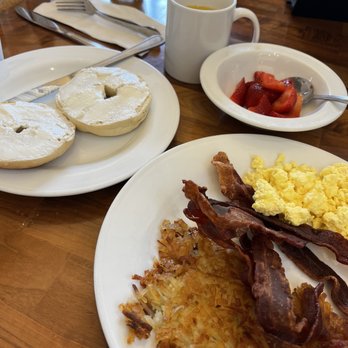 Hilton Garden Inn Oxnard/Camarillo - Hotels Near Me - Oxnard, California