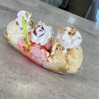 Jolie's Sweets & Treats - Banana split - Desserts Near Me - Fairburn, Georgia