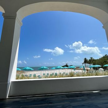 Isla Bella Beach Resort - Entrance area - Resorts Near Me - Marathon, Florida