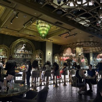 Pinky's By Vanderpump - Bar Area | IG: @lisaaaaletseat - Cocktail Bars Near Me - Las Vegas, Nevada Pinky's By Vanderpump - Bar Area | IG: @lisaaaaletseat - Cocktail Bars Near Me - Las Vegas, Nevada