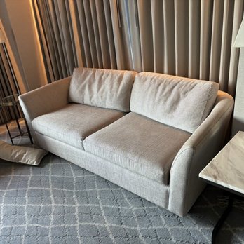 InterContinental Boston - Gross couch looks like something found on the side of the road - Hotels Near Me - Boston, Massachusetts