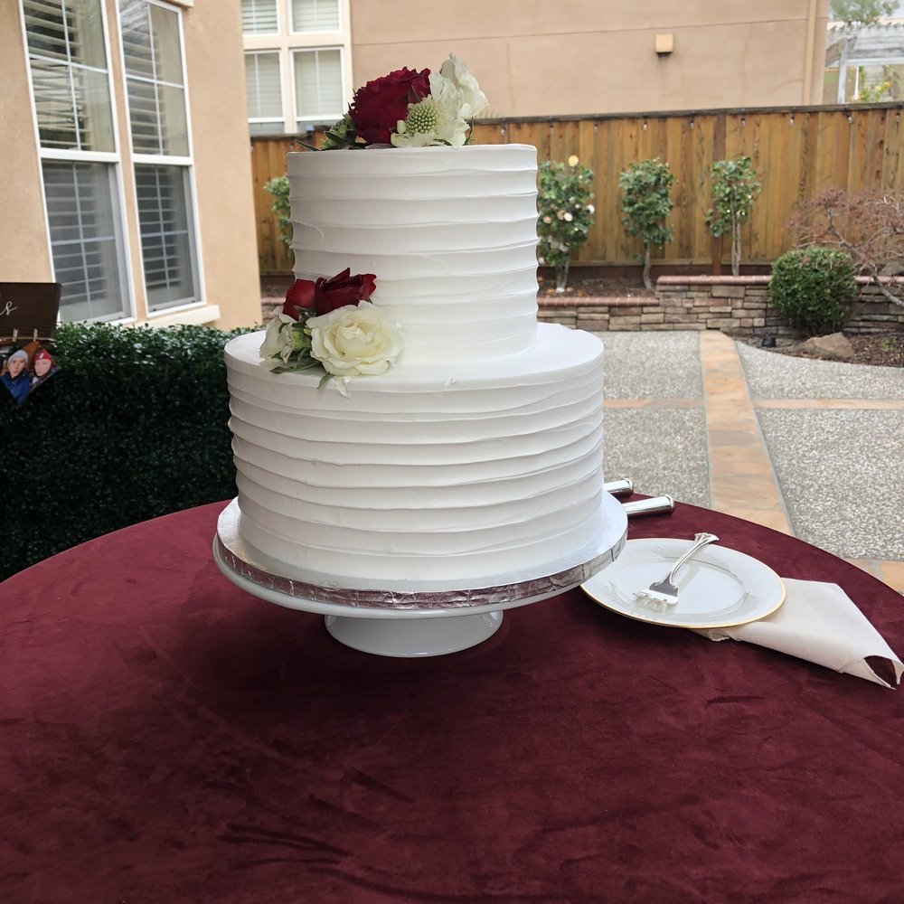 Trend Event Collections - Red velvet table linen and tall round table - Party & Event Planning Near Me - Livermore, California Trend Event Collections - Red velvet table linen and tall round table - Party & Event Planning Near Me - Livermore, California
