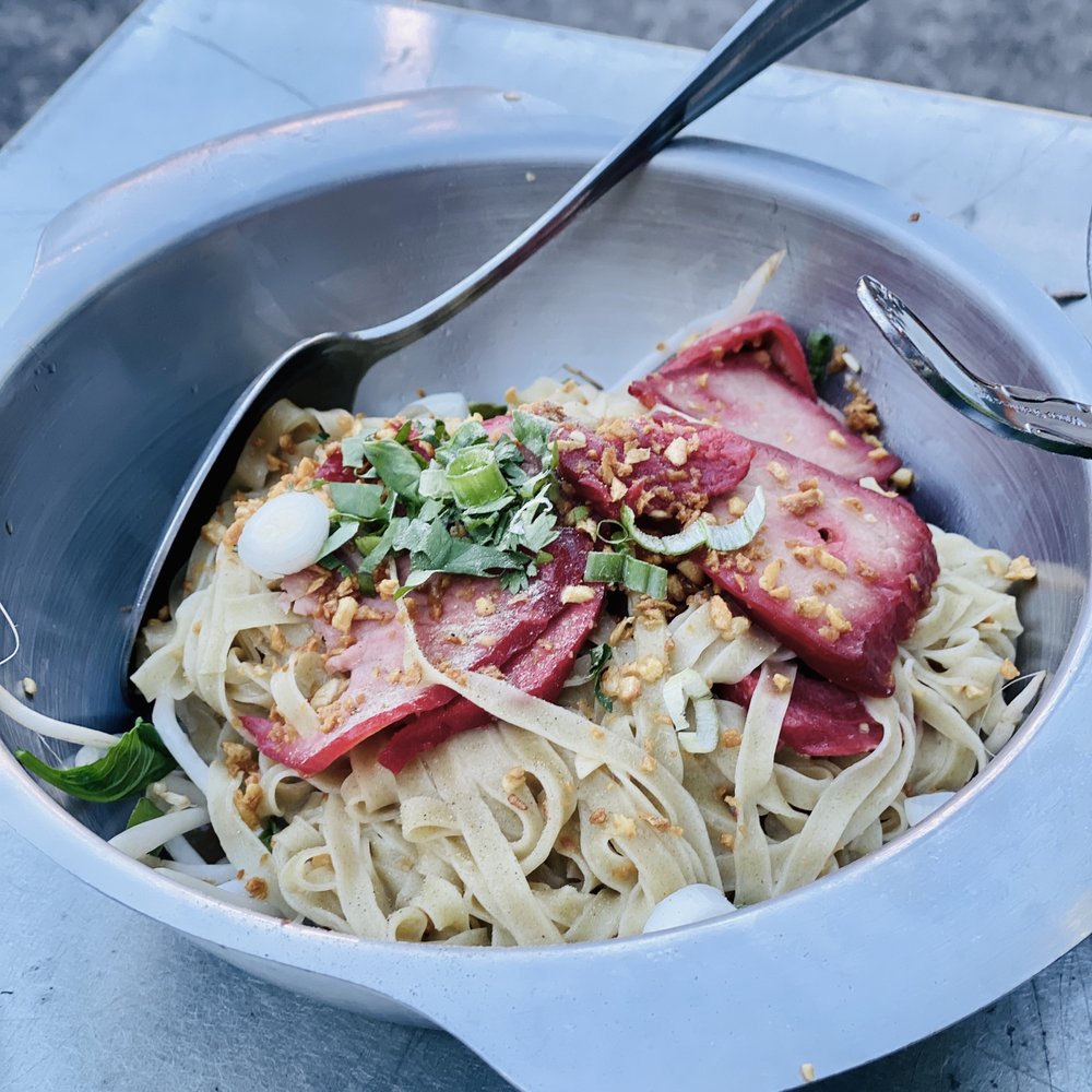Thaiku - BA ME MOO DANG:BBQ Pork, fresh egg noodles tossed with bean sprouts, yu choy, peanuts , cilantro, scallion, toasted garlic - Thai Near Me - Seattle, Washington Thaiku - BA ME MOO DANG:BBQ Pork, fresh egg noodles tossed with bean sprouts, yu choy, peanuts , cilantro, scallion, toasted garlic - Thai Near Me - Seattle, Washington