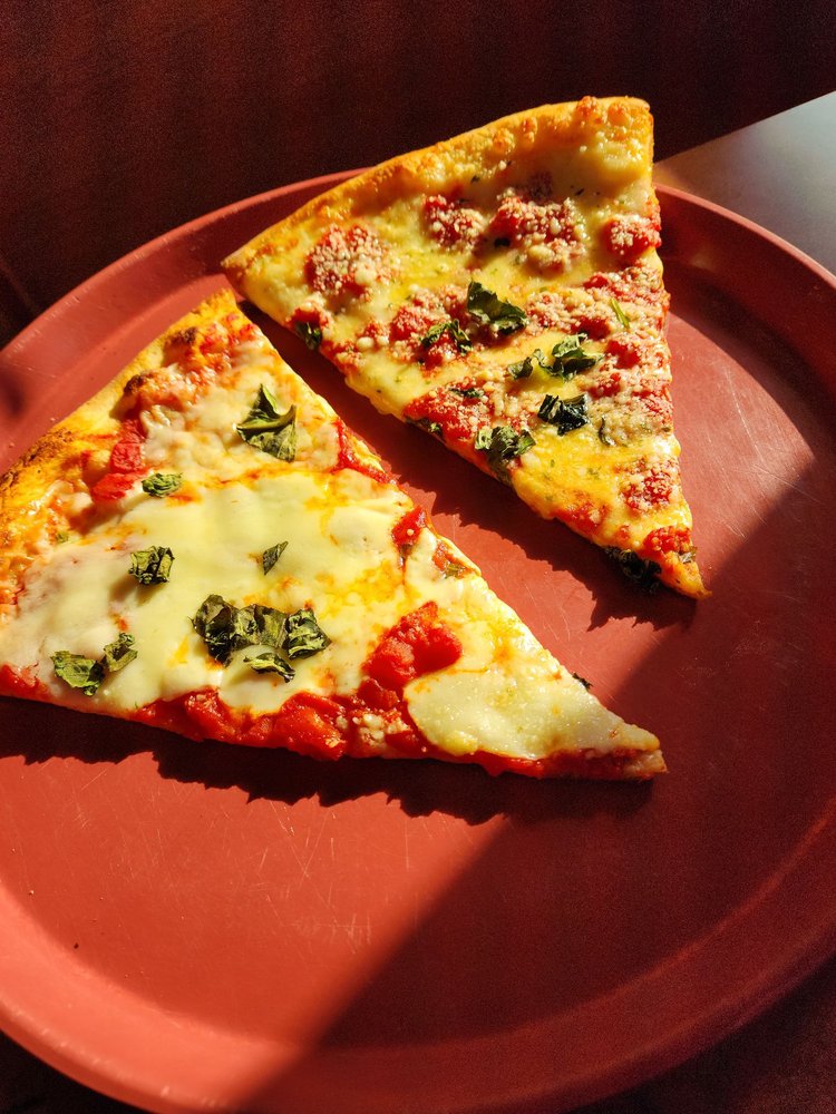 Food from Babbo's Pizza