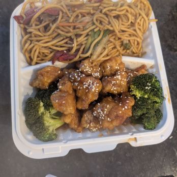 Mai Kitchen - Chicken sesame- lunch special - Sushi Bars Near Me - Canton, Massachusetts