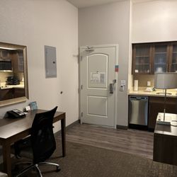 Staybridge Suites Coeur d'Alene - Entry, kitchen, desk
