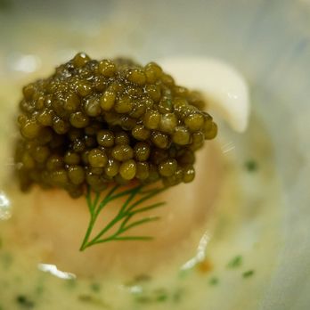 MĀZE - Seared Hokkaido scallop w/ heart of palm in swarndwipa, butter, kaffir lime leaf, coconut oil sauce (w/ golden osetra caviar suppliment) - New American Near Me - Honolulu, Hawaii