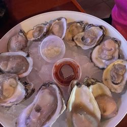 Lone Star Oyster Bar - Oysters on the half shell