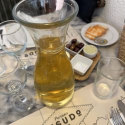 Pensao Sisudo - Wine carafe