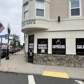 Brewin Cafe - Restaurant front - Cafes Near Me - Revere, Massachusetts