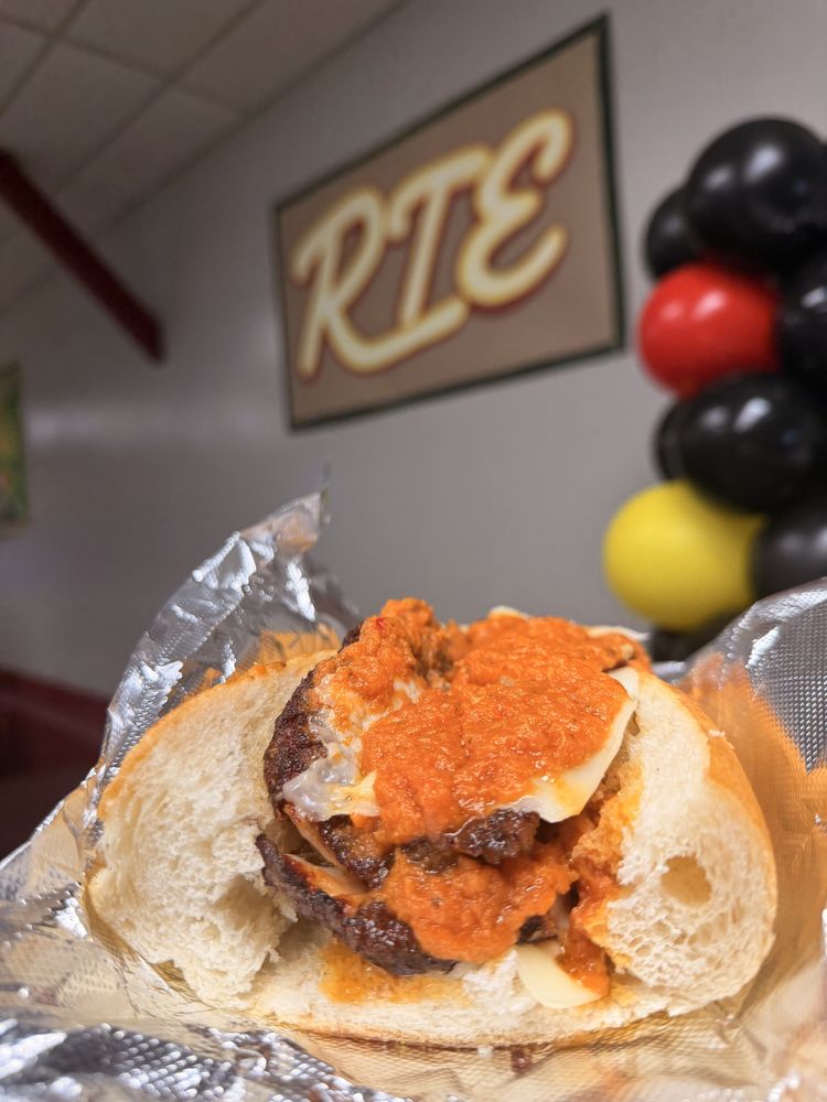 Road Trip Eatery Logo