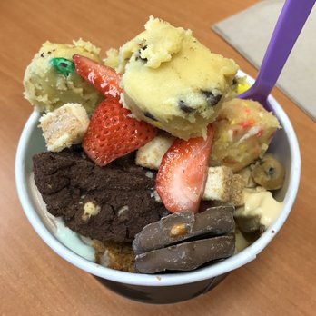 DIYogurt - a bowl of ice cream with strawberries and chocolate - Ice Cream & Frozen Yogurt Near Me - Belvidere, Illinois