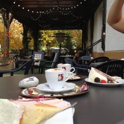 Cafe Restaurant Schuchmann - Blick über den Kuchenteller - der Außenbereich bei Schuchmanns