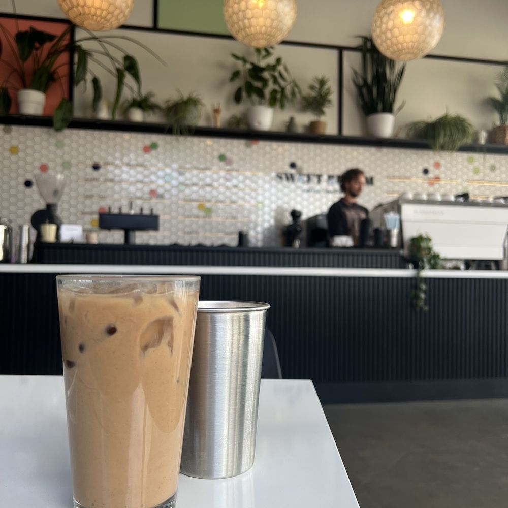 Dark chocolate latte w/ almond milk! Dark chocolate latte w/ almond milk!