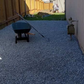 Mariano Landscaping - Estoy tirando gravel de este casa - Landscaping Near Me Mariano Landscaping - Estoy tirando gravel de este casa - Landscaping Near Me
