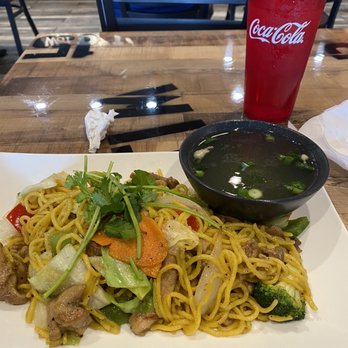 Wat da Pho - M1. Basil Garlic Chicken Lo Mein - Vietnamese Near Me - Beavercreek, Ohio