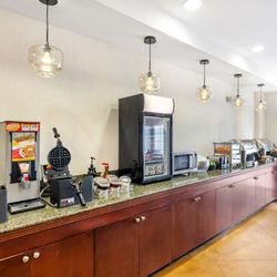 Best Western Plus Waynesboro Inn & Suites Conference Center - Breakfast Area