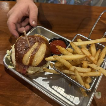 Adopted Dog Brewing - Smash Burger - Venues & Event Spaces Near Me - Lafayette, Louisiana