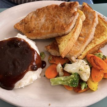 Bee Gee's Diner - Pork Chops and mashed-good - Diners Near Me - Rogue River, Oregon
