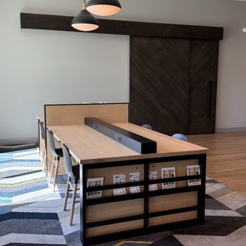 Hyatt House - Charging stations and desk area in lobby - Hotels Near Me - Fresno, California Hyatt House - Charging stations and desk area in lobby - Hotels Near Me - Fresno, California