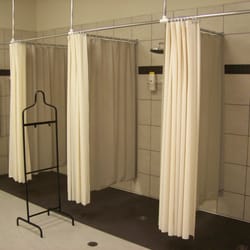 Studio 26 - Private showers.