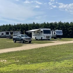 Whiskey Creek Family RV Park - Camp site set up
