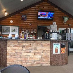 Red Lodge Inn - Outdoor cafe with heat lamps and fire pit.