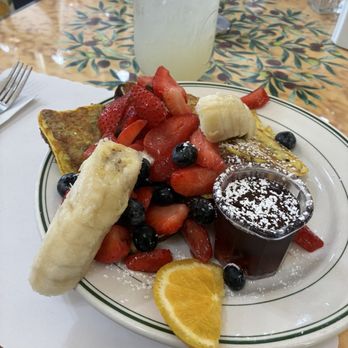 Mama's On Washington Square - Mama's French Toast Sampler with lemonade - Breakfast & Brunch Near Me - San Francisco, California